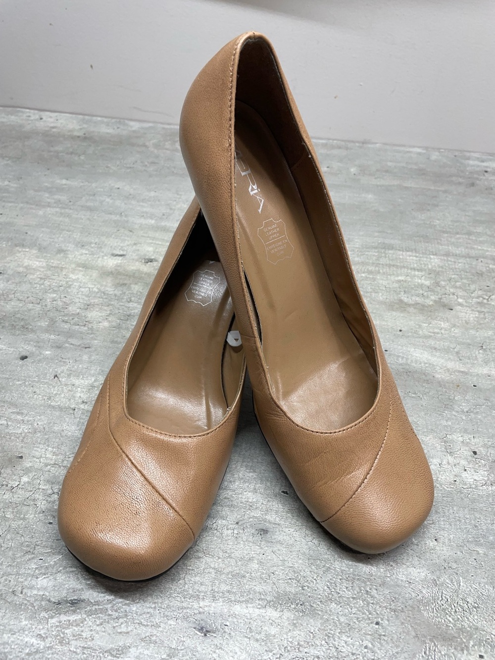 Zeria Leather Pumps Womens 41/10 Tan Square Toe Kitten Heel‎ Excellent Condition